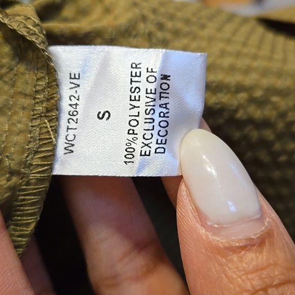 THML Eloise Embroidered Short Puff Sleeved V-Neck Pullover Lightweight Top - Picture 14 of 15